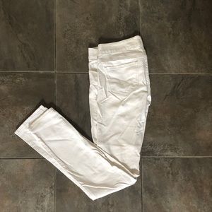 American Eagle White Distressed Jeans